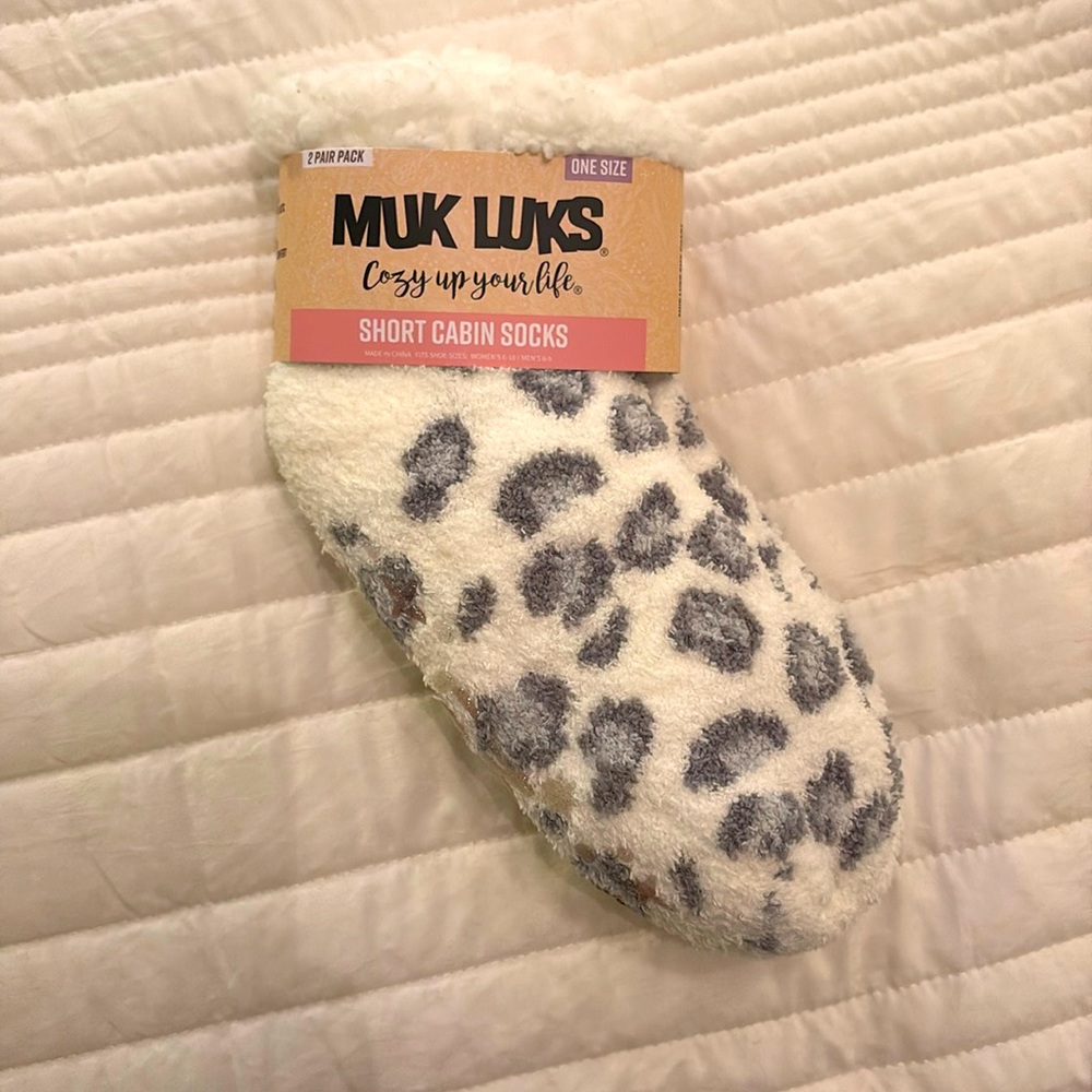 New Muk Luks cozy cabin socks fits women’s 6-10 shoe